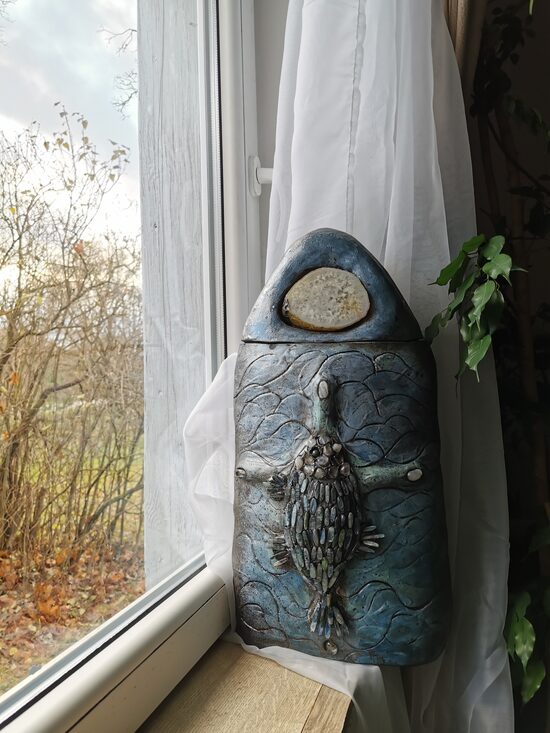 Zivs peld augšup- trauks ar vāku- liels