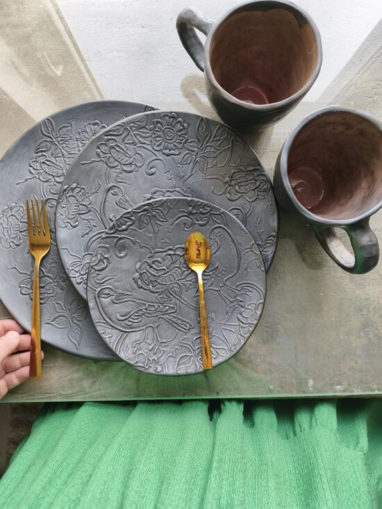 Divas krūzes, L, M ,S šķīvis